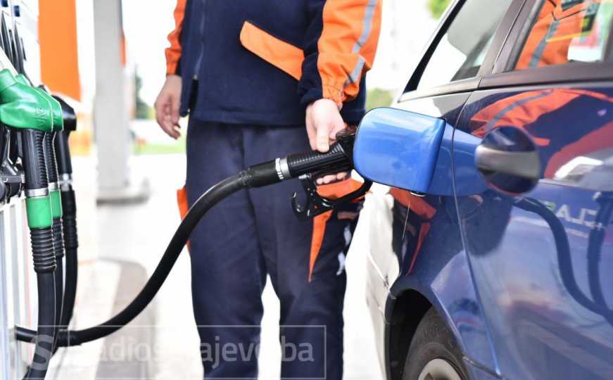 Srijeda u Sarajevu: Veliki pad cijene litre benzina Super 95, sada košta daleko ispod tri marke